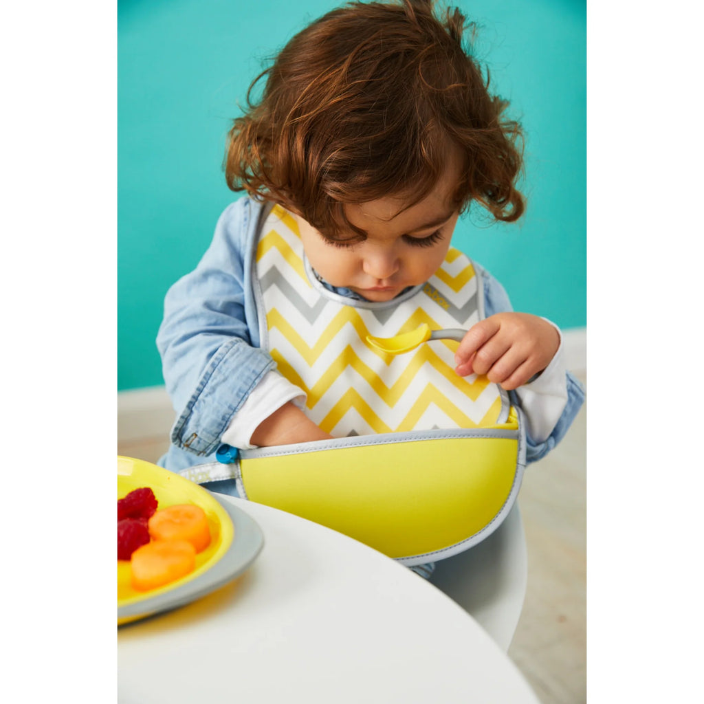 B.box Travel Bib + Flexible Spoon – Mellow Lellow